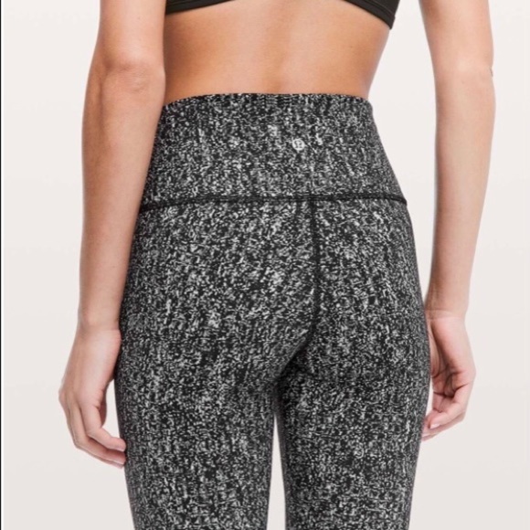 𝅺Lululemon wunder unders high rise leggings sz 2 - Picture 3 of 8